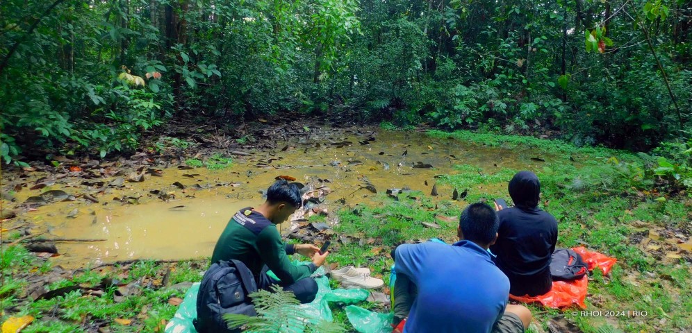 Kebersamaan Warga Lokal selama Ekspedisi (Kredit foto: Rio)