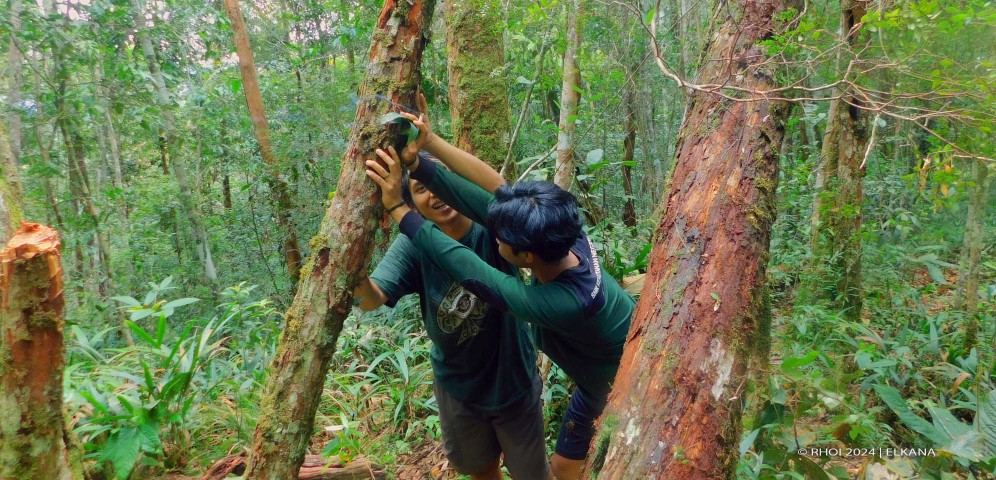 Kebersamaan Warga Lokal selama Ekspedisi (Kredit foto: Elkana)