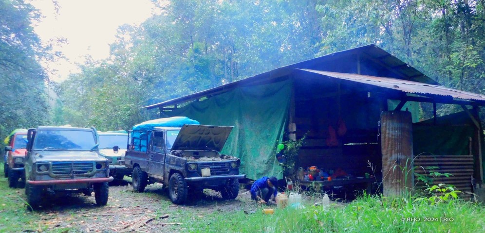 Kebersamaan Warga Lokal selama Ekspedisi (Kredit foto: Rio)